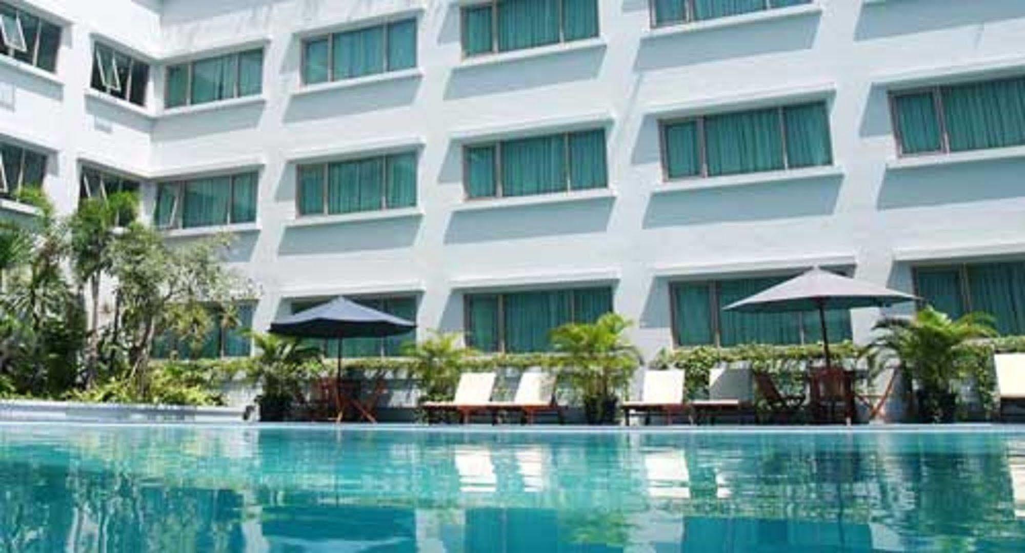 Favehotel Premier Cihampelas Bandung Exterior photo